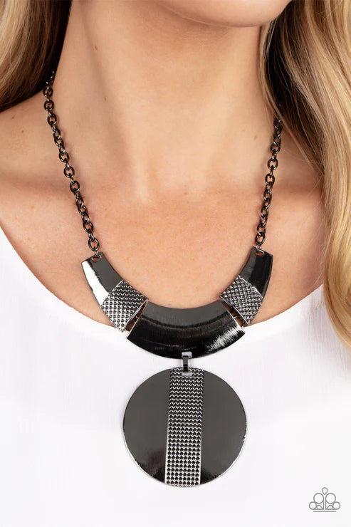 Metallic Enchantress Black Necklace
