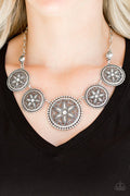 Written In The STAR LILIES White Necklace